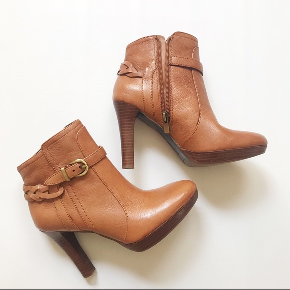 | B a n a n a  R e p u b l i c |  Sophie Booties - Picture 2 of 8